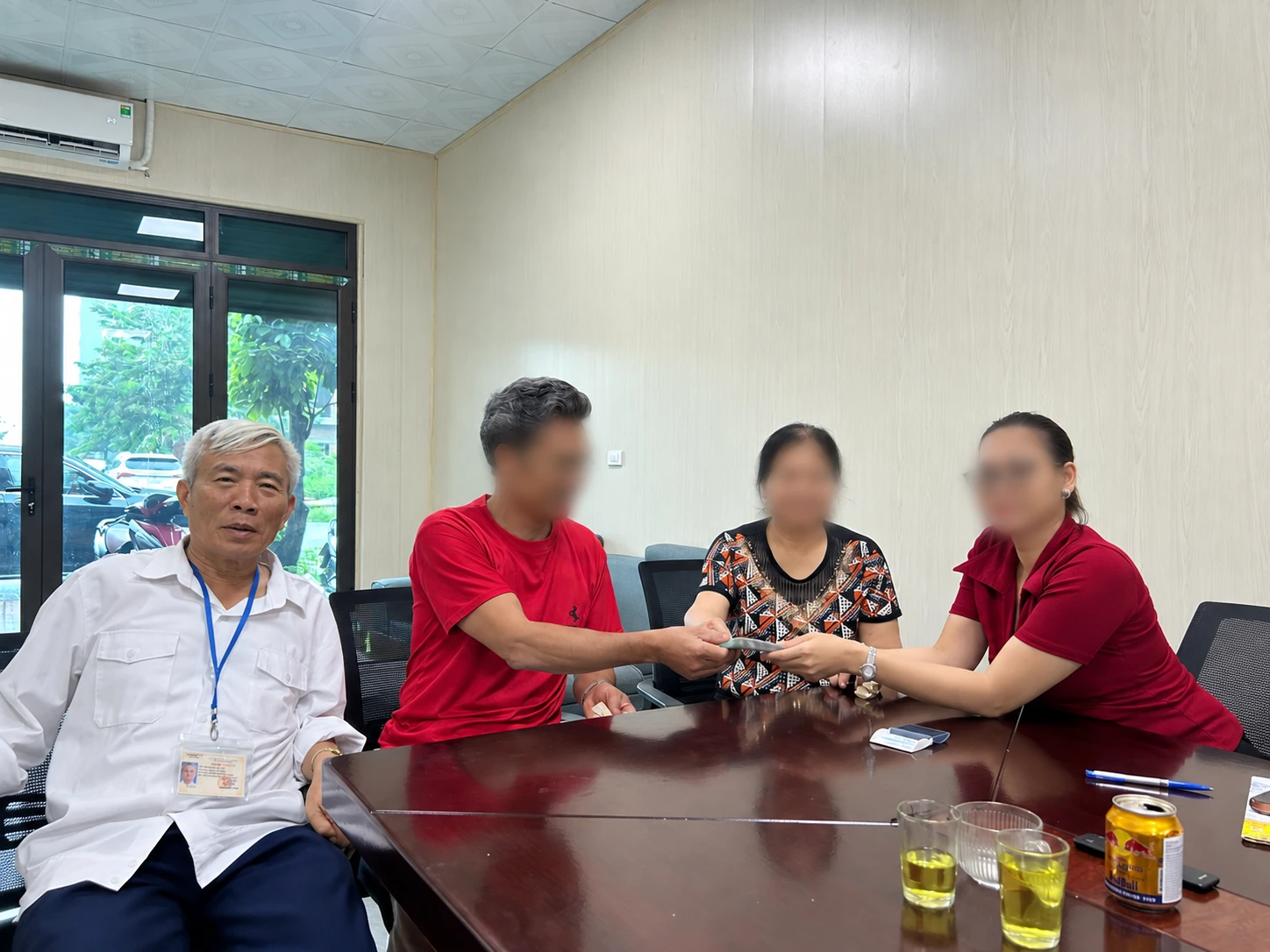 Thực hiện tống đạt giấy tờ tại địa chỉ thực tế